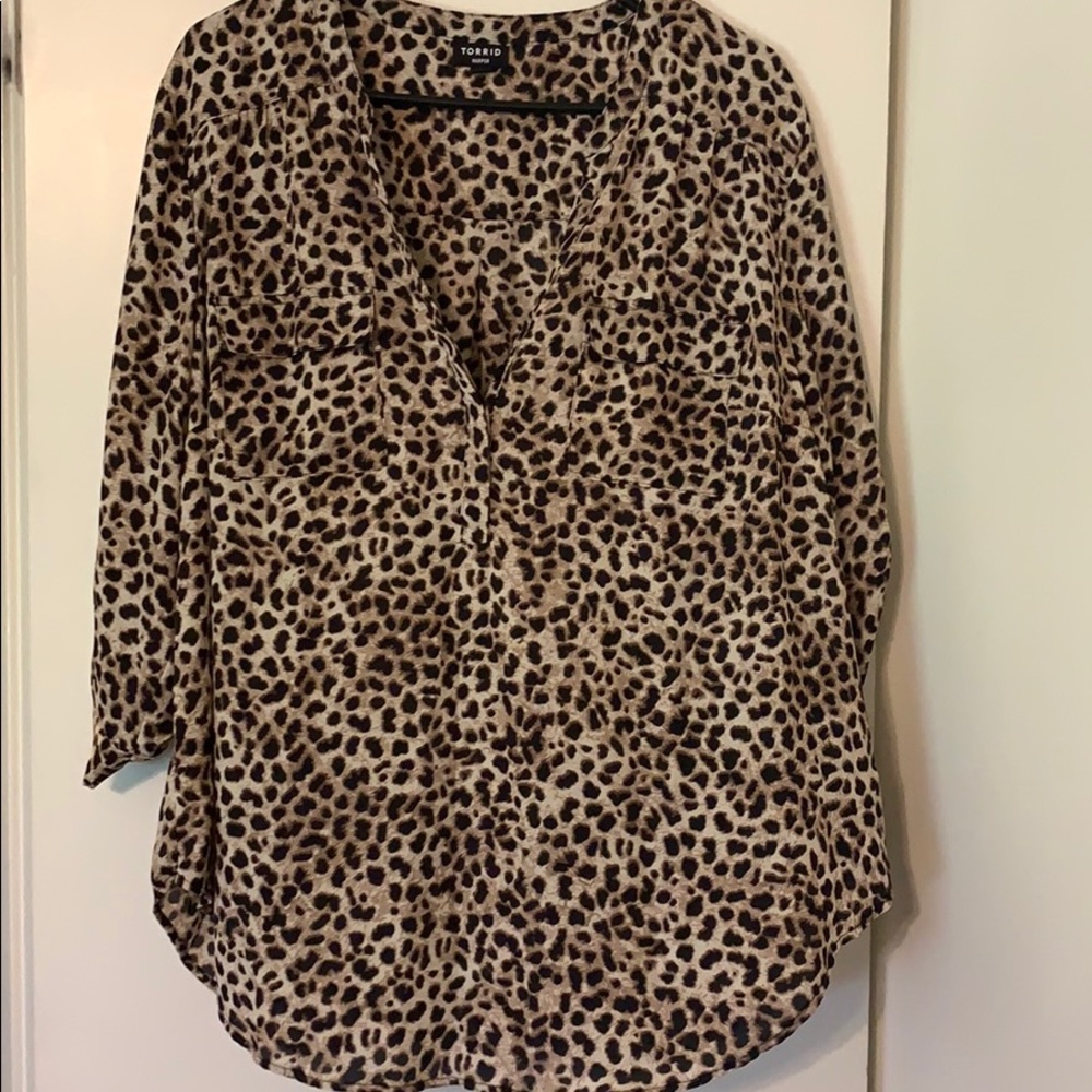 Torrid Harper Blouse Size 2 Woman’s Leopard Print